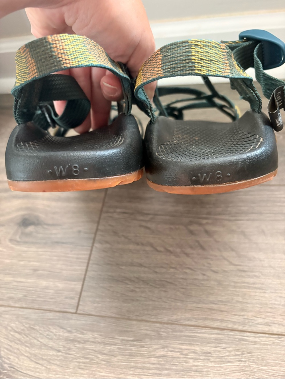 Double strapped Chacos with toe loop - Picture 3 of 5